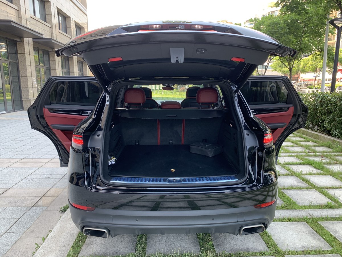 保時(shí)捷 Cayenne新能源  2022款 Cayenne E-Hybrid 2.0T 鉑金版圖片