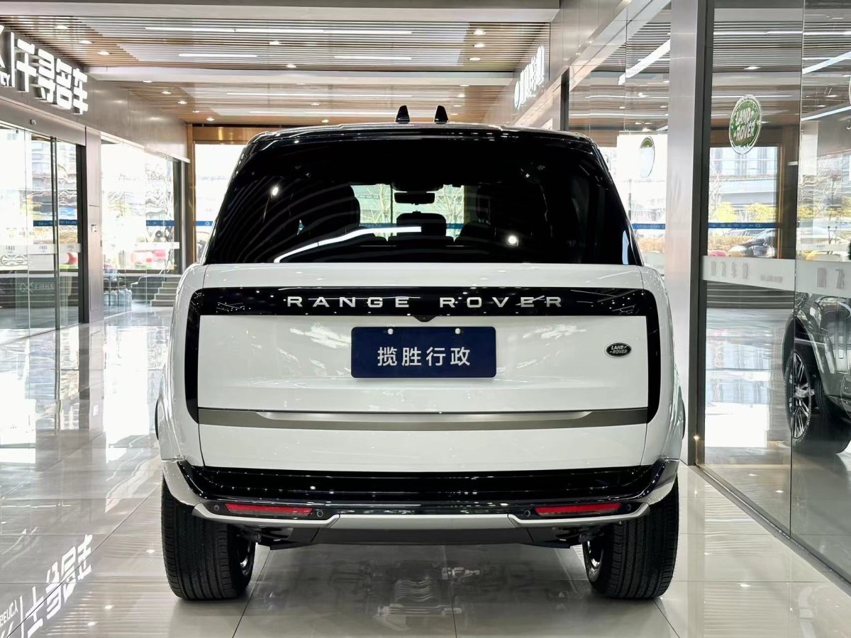 路虎 揽胜  2023款 3.0 L6 360PS 盛世版图片