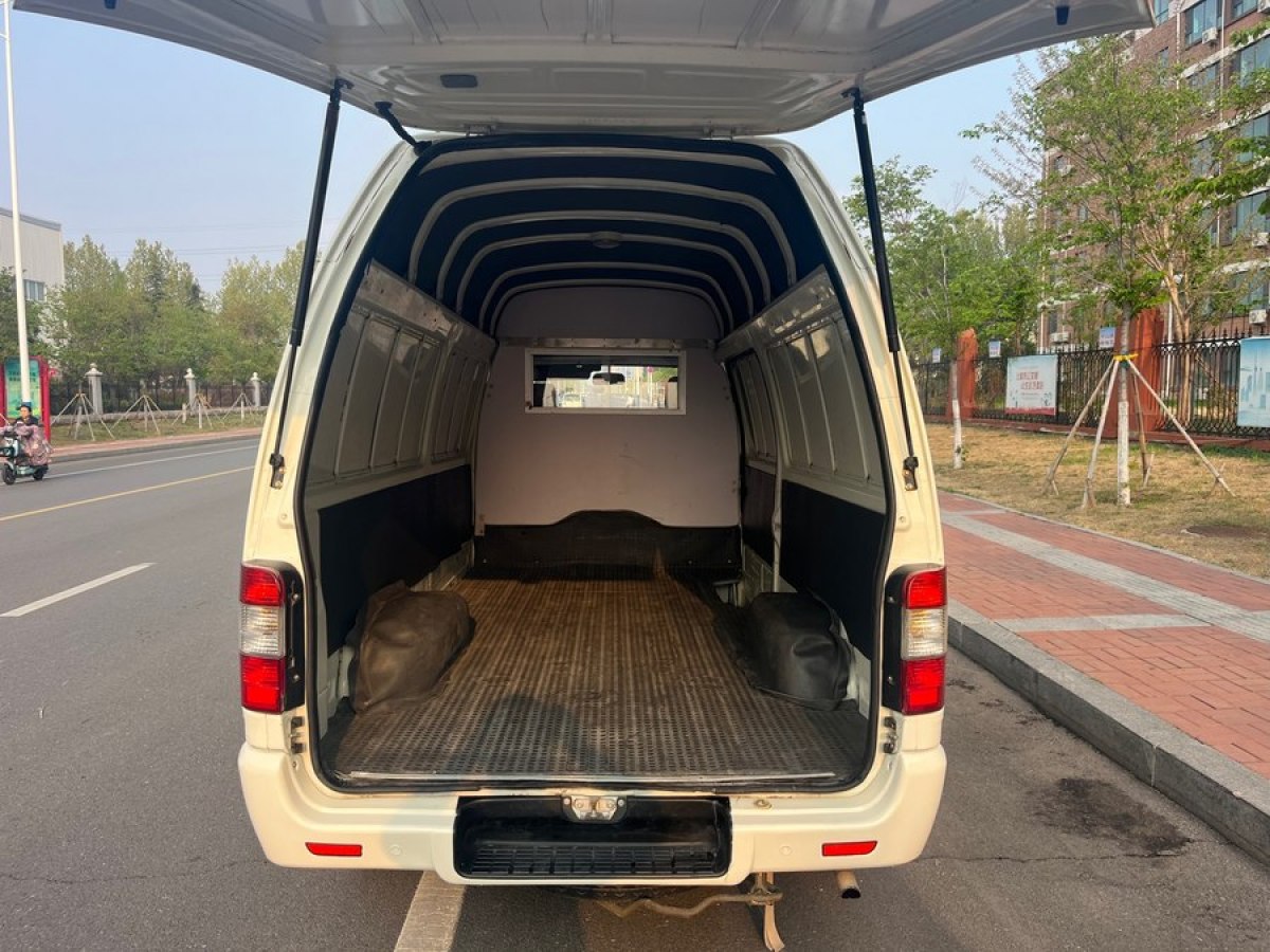 金旅 海狮  2019款 2.2L汽油厢货版龙运GL850长轴高顶V22图片