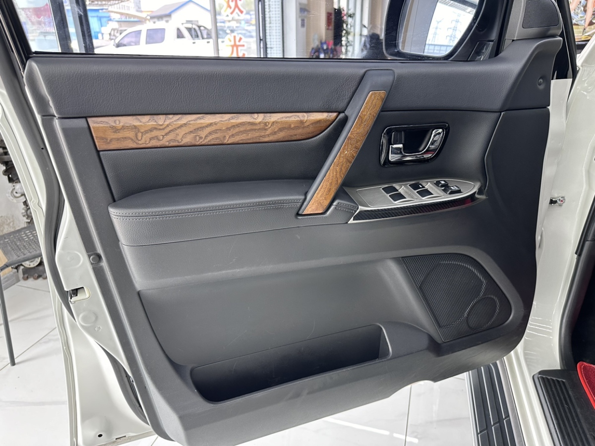 2019年11月三菱 帕杰罗  2019款 3.0L 自动舒适版