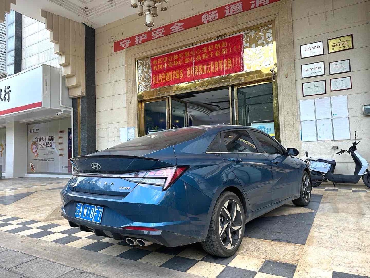 2022年9月現(xiàn)代 伊蘭特  2022款 240TGDi DCT LUX尊貴版