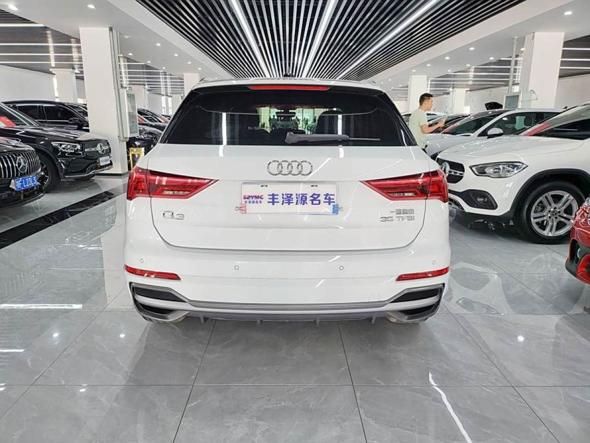 奧迪 奧迪Q3  2022款 35 TFSI 進(jìn)取動(dòng)感型圖片