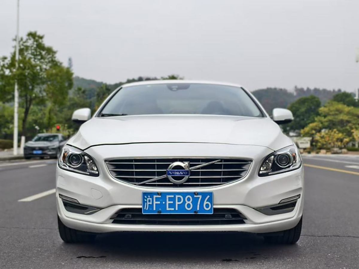 沃爾沃 S60  1448款 2.0T T5智尊版圖片