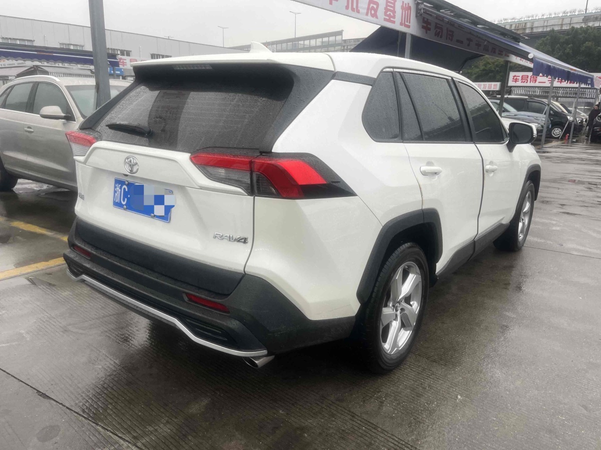 豐田 RAV4  2018款 榮放 2.0L CVT兩驅(qū)風尚版圖片