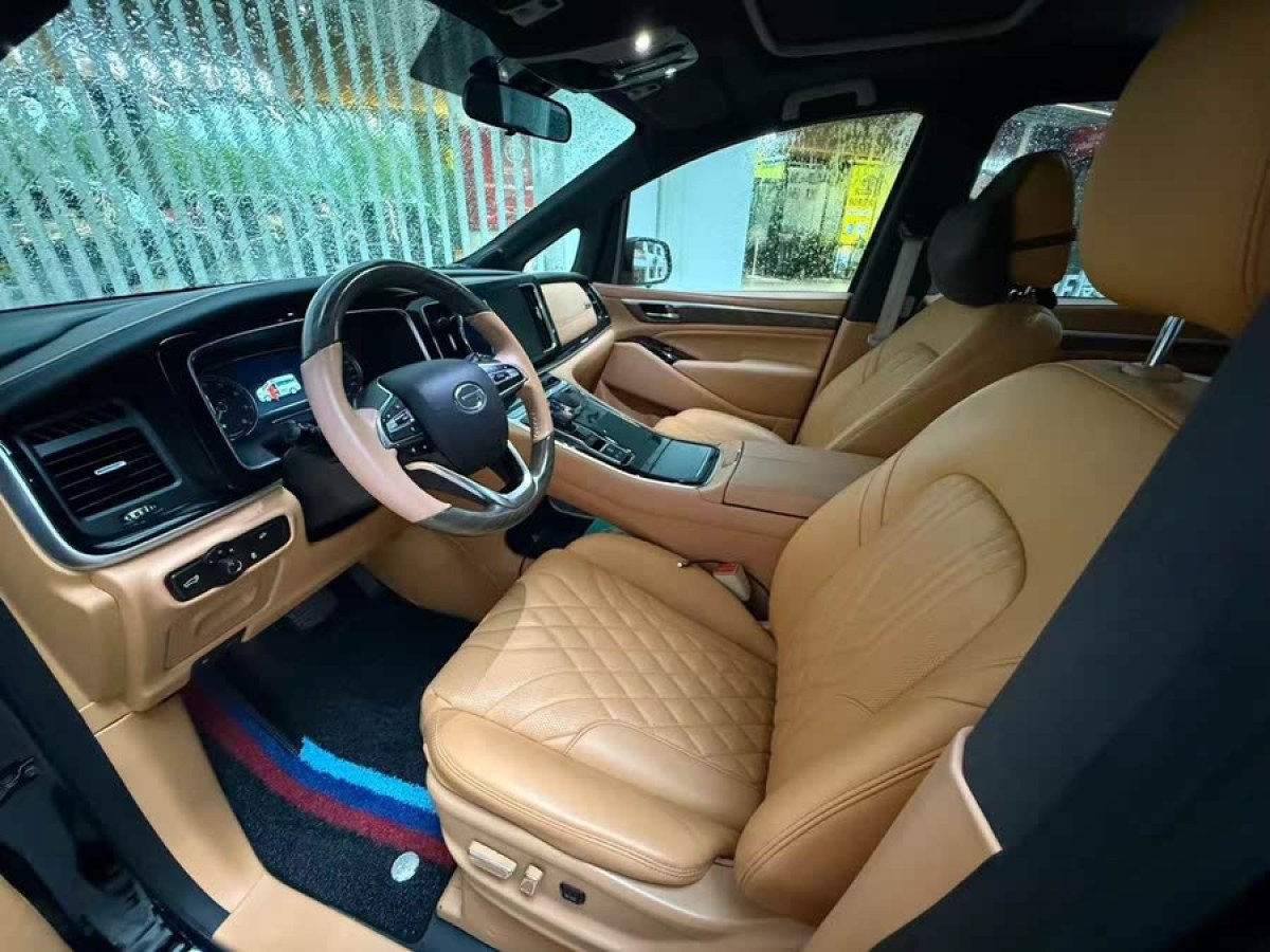 廣汽傳祺 M8  2021款 改款 領(lǐng)秀系列 390T 豪華版圖片
