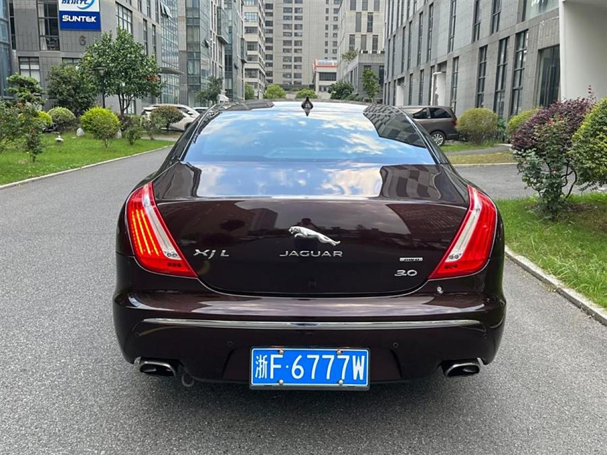 2015年5月捷豹 XJ  2015款 XJL 3.0 SC 兩驅(qū)全景商務(wù)版