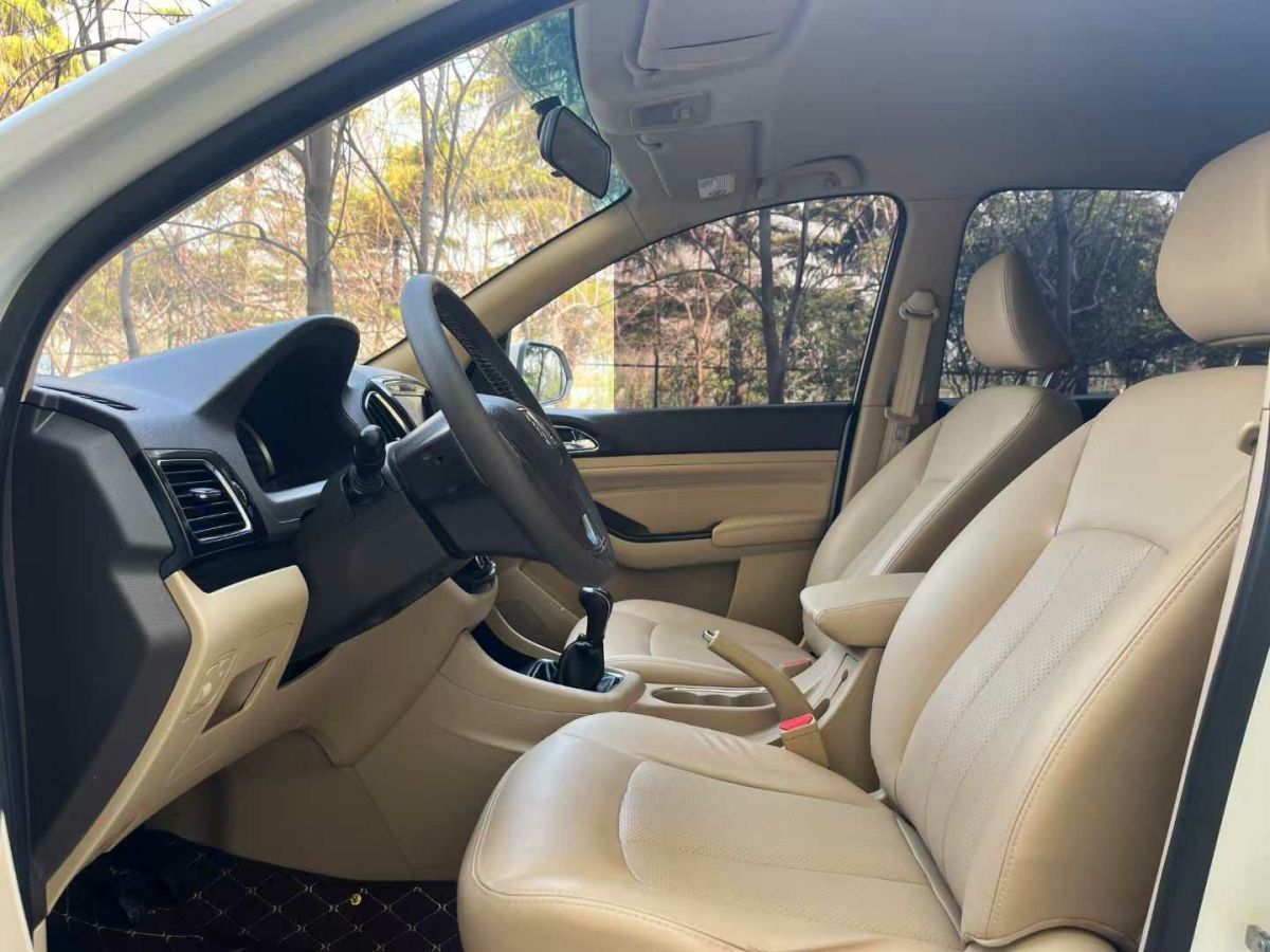 寶駿 730  2015款 1.8L 手動豪華導(dǎo)航ESP版 7座圖片