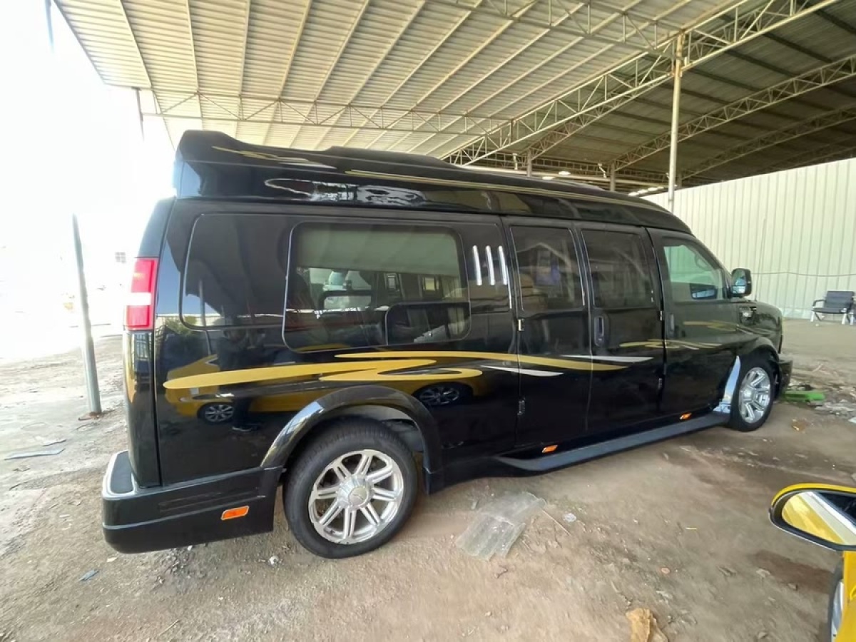 GMC SAVANA  2013款 6.0L 長軸領(lǐng)袖版圖片