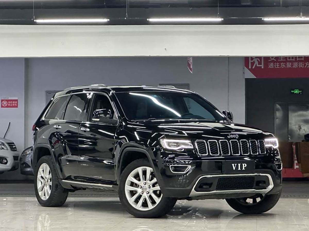 Jeep 大切諾基  2017款 3.0L 舒享導(dǎo)航版圖片