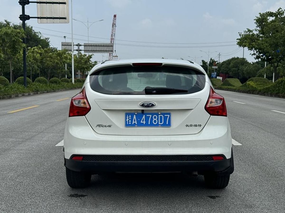 福特 ?？怂? 2012款 兩廂 1.6L 自動舒適型圖片