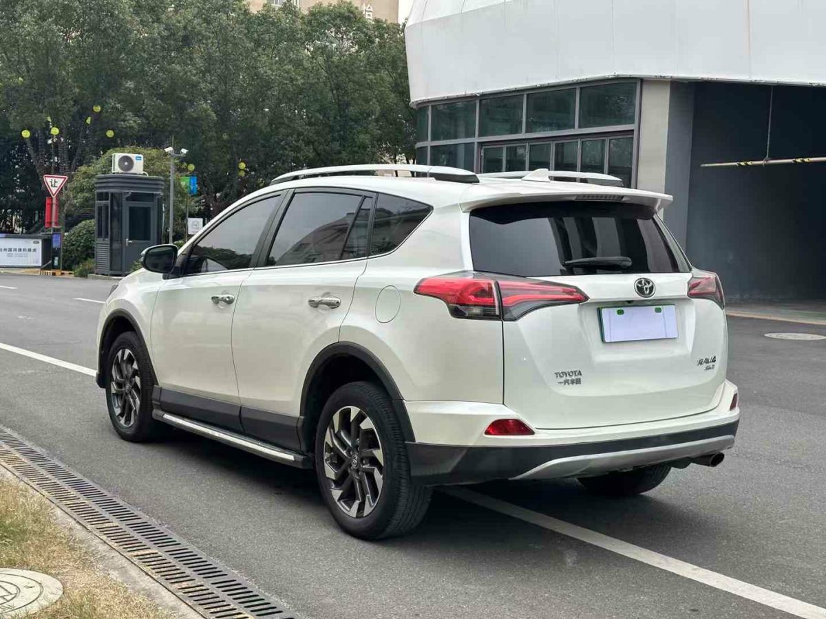 豐田 RAV4榮放  2018款 2.0L CVT兩驅(qū)風(fēng)尚X版圖片