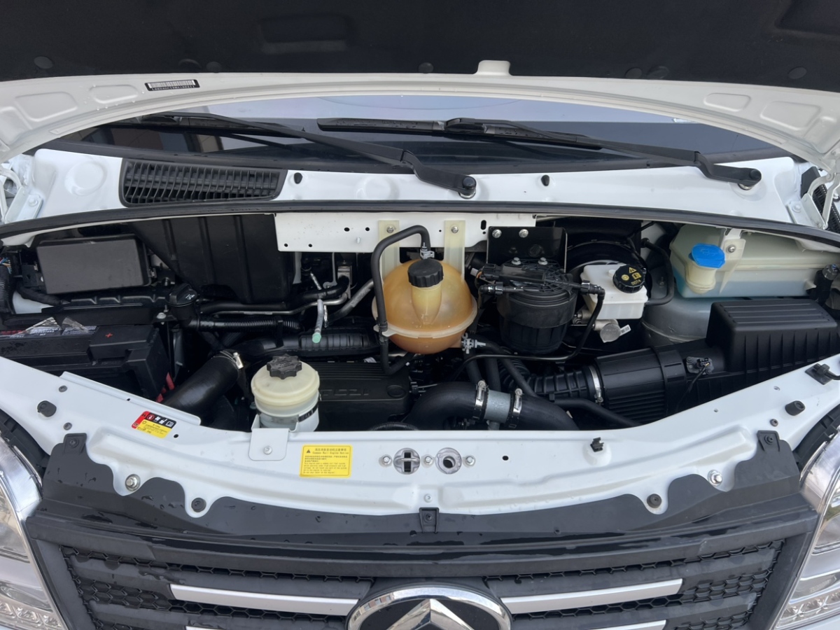 上汽大通 V80  2014款 2.5T 傲運(yùn)通短軸低頂圖片