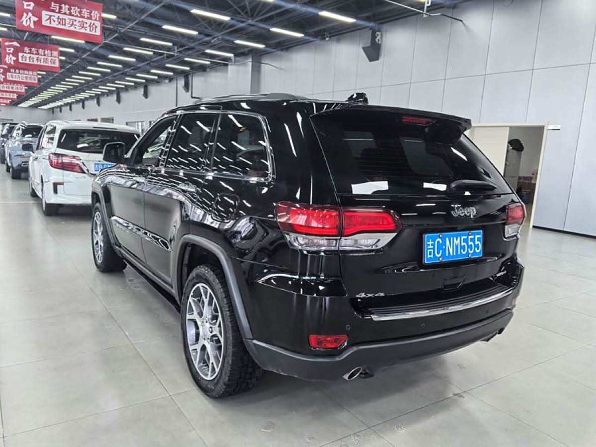 Jeep 大切諾基  2020款 3.0L 精英導(dǎo)航版圖片