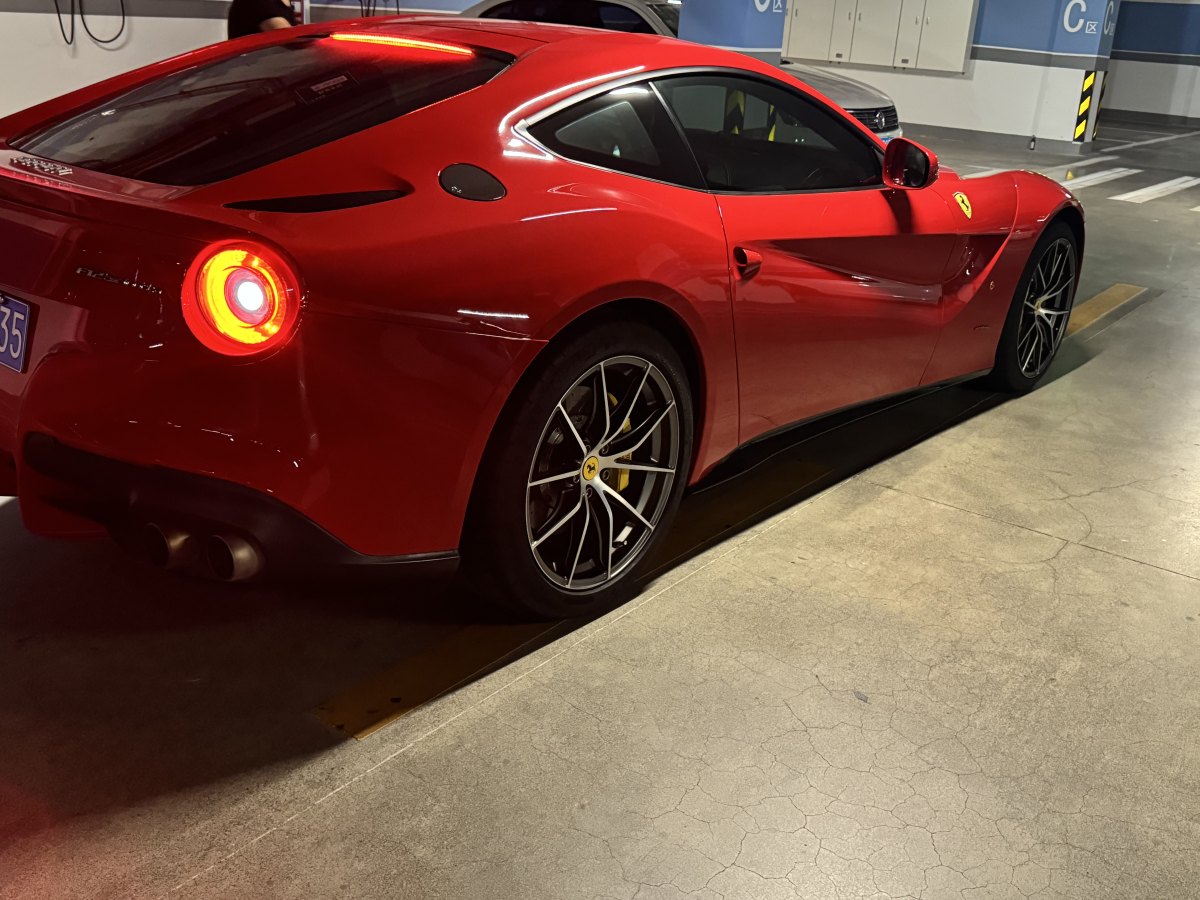 2016年8月法拉利 F12berlinetta  2013款 6.3L 標(biāo)準(zhǔn)型