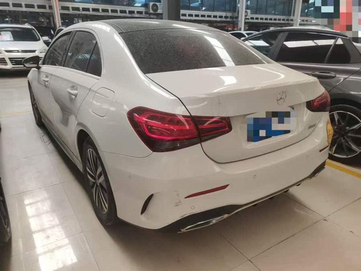 奔馳 奔馳A級(jí)  2020款 改款 A 180 L 運(yùn)動(dòng)轎車圖片
