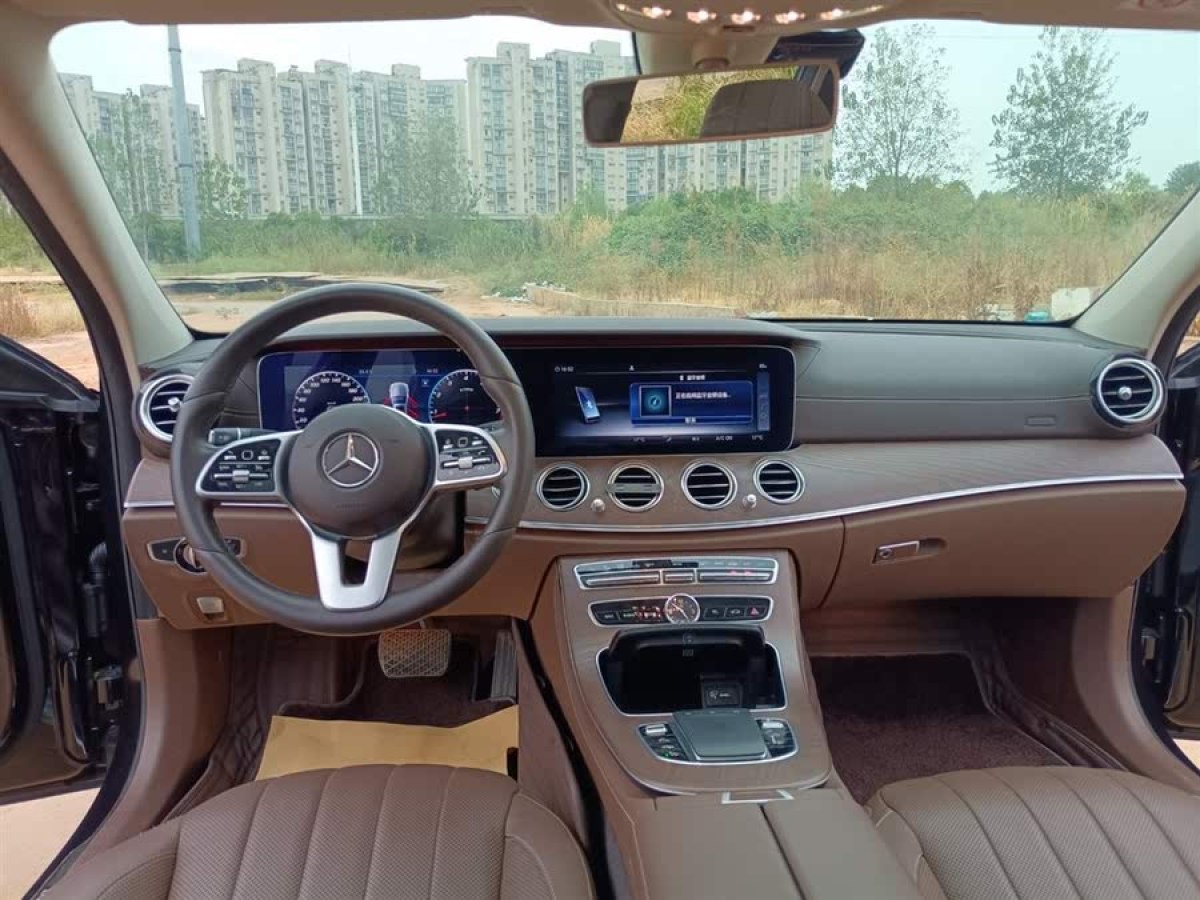 奔馳 奔馳E級  2020款 改款 E 300 L 時尚型圖片