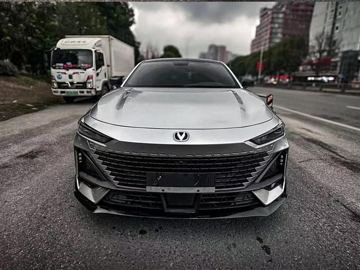 長(zhǎng)安 長(zhǎng)安UNI-V  2022款 1.5T 運(yùn)動(dòng)版圖片