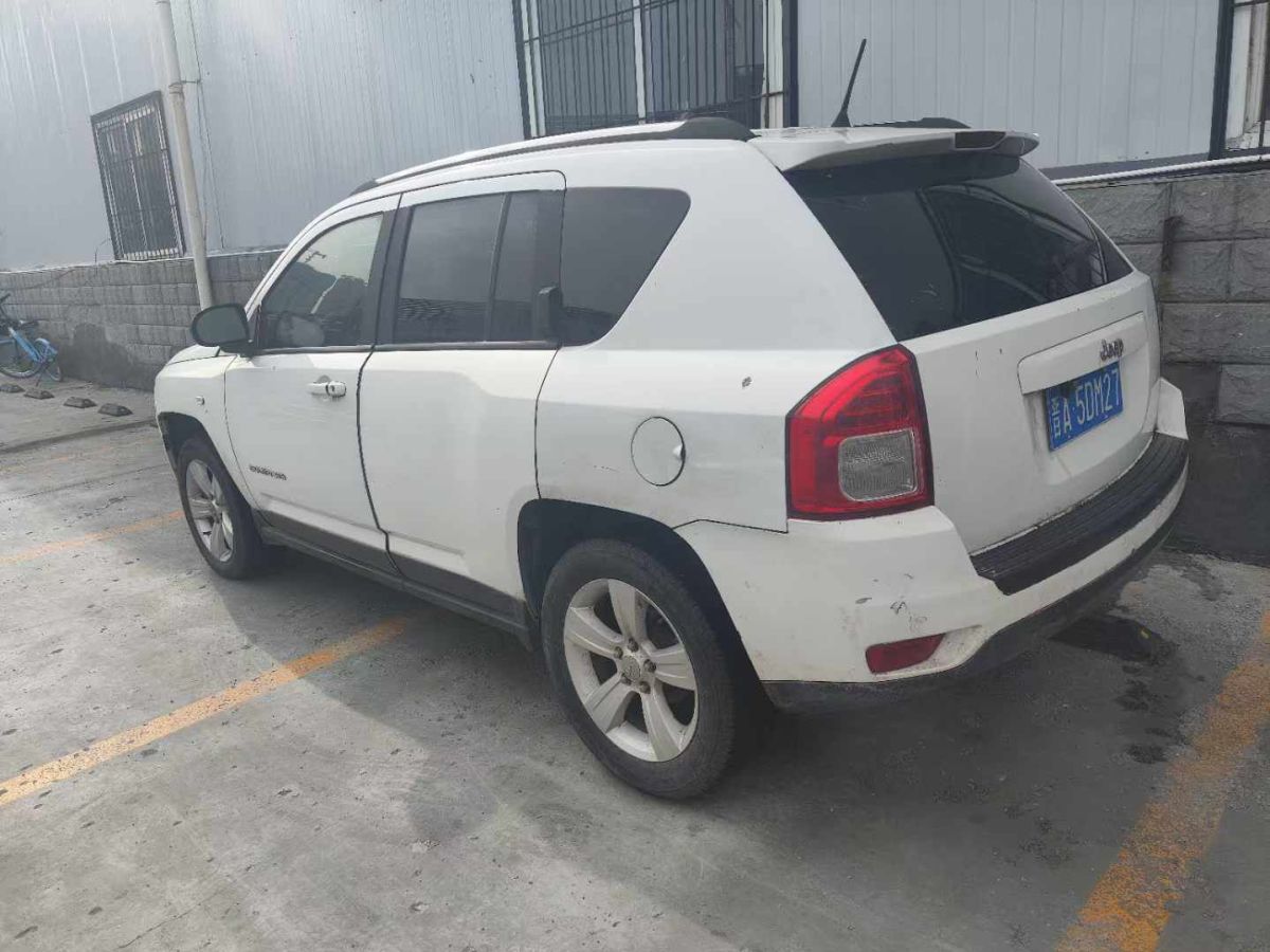 Jeep 指南者  2011款 2.0L 兩驅(qū)運動版圖片