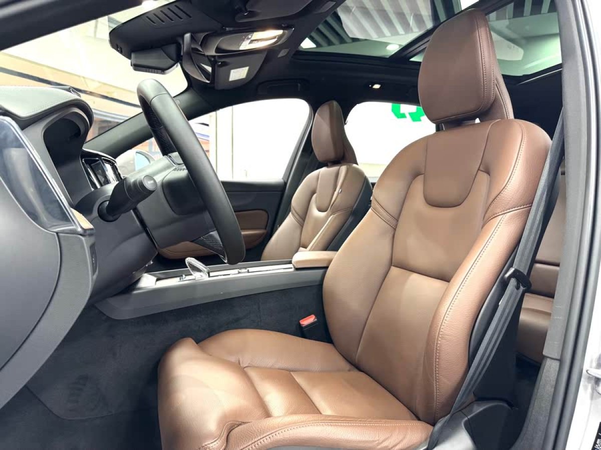 沃爾沃 XC60  2023款 B5 四驅智遠豪華版圖片
