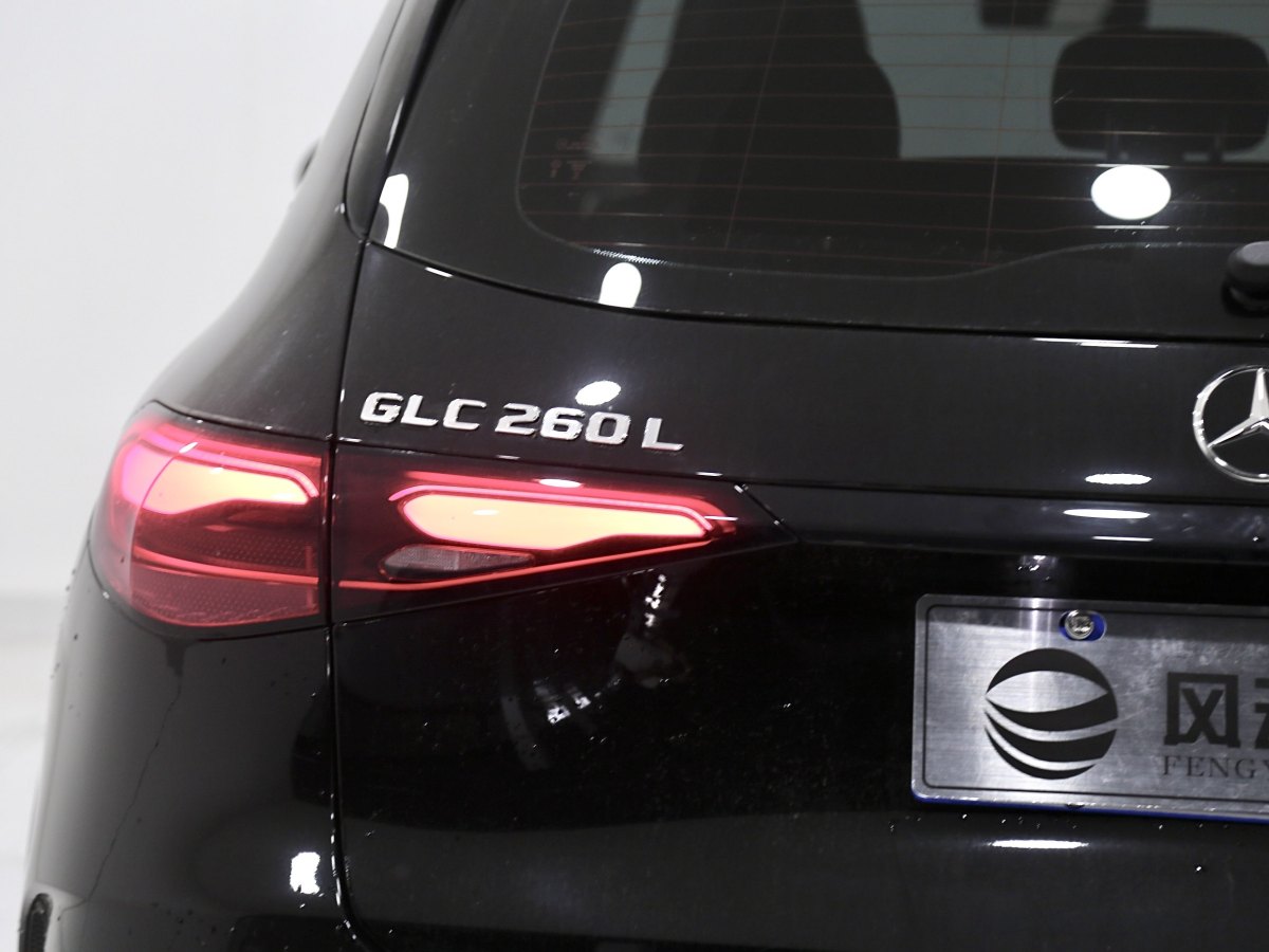 奔驰 奔驰GLC  2023款 改款 GLC 260 L 4MATIC 豪华型 5座图片