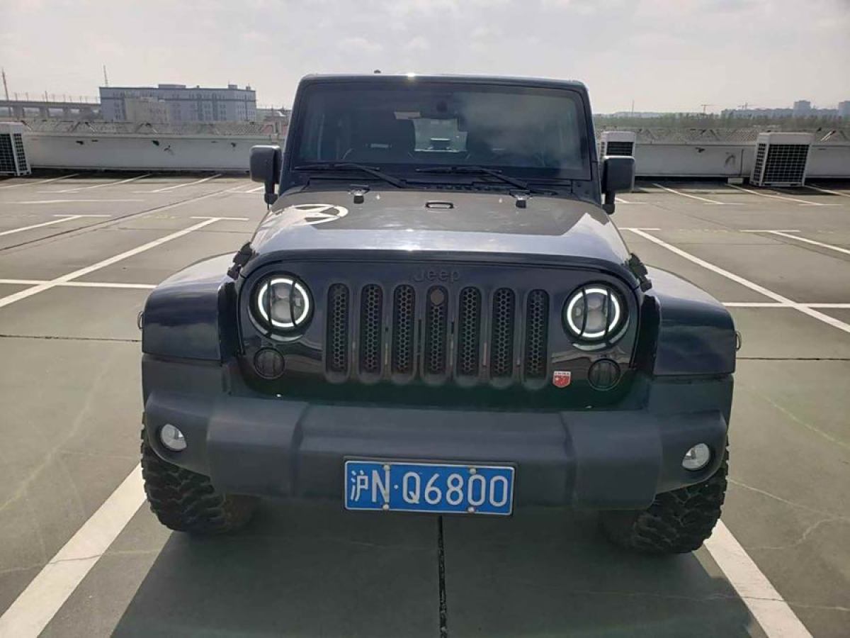 Jeep 牧馬人  2013款 3.6L 兩門十周年紀(jì)念版圖片