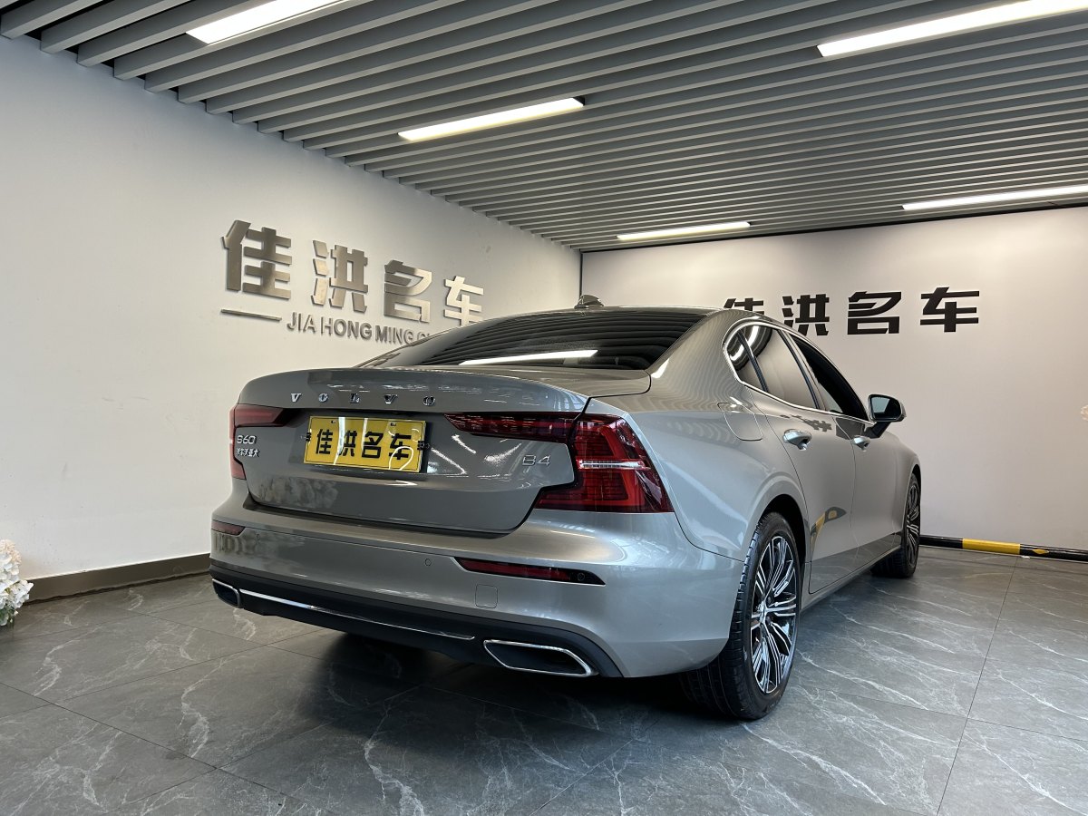 2022年1月沃爾沃 S60L  2022款 B4 智遠(yuǎn)豪華版