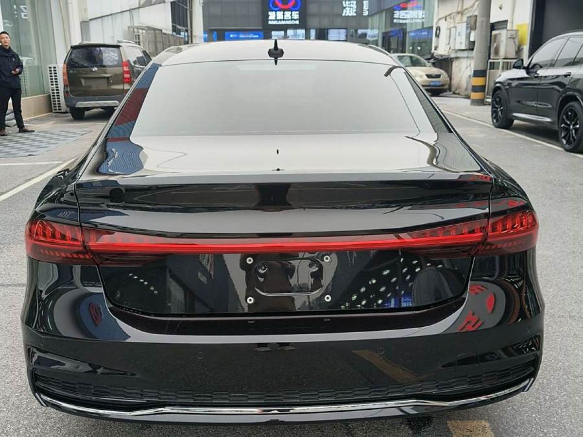 奧迪 奧迪A7L  2024款 45TFSI quattro S-line 見(jiàn)遠(yuǎn)型 流晶套裝圖片