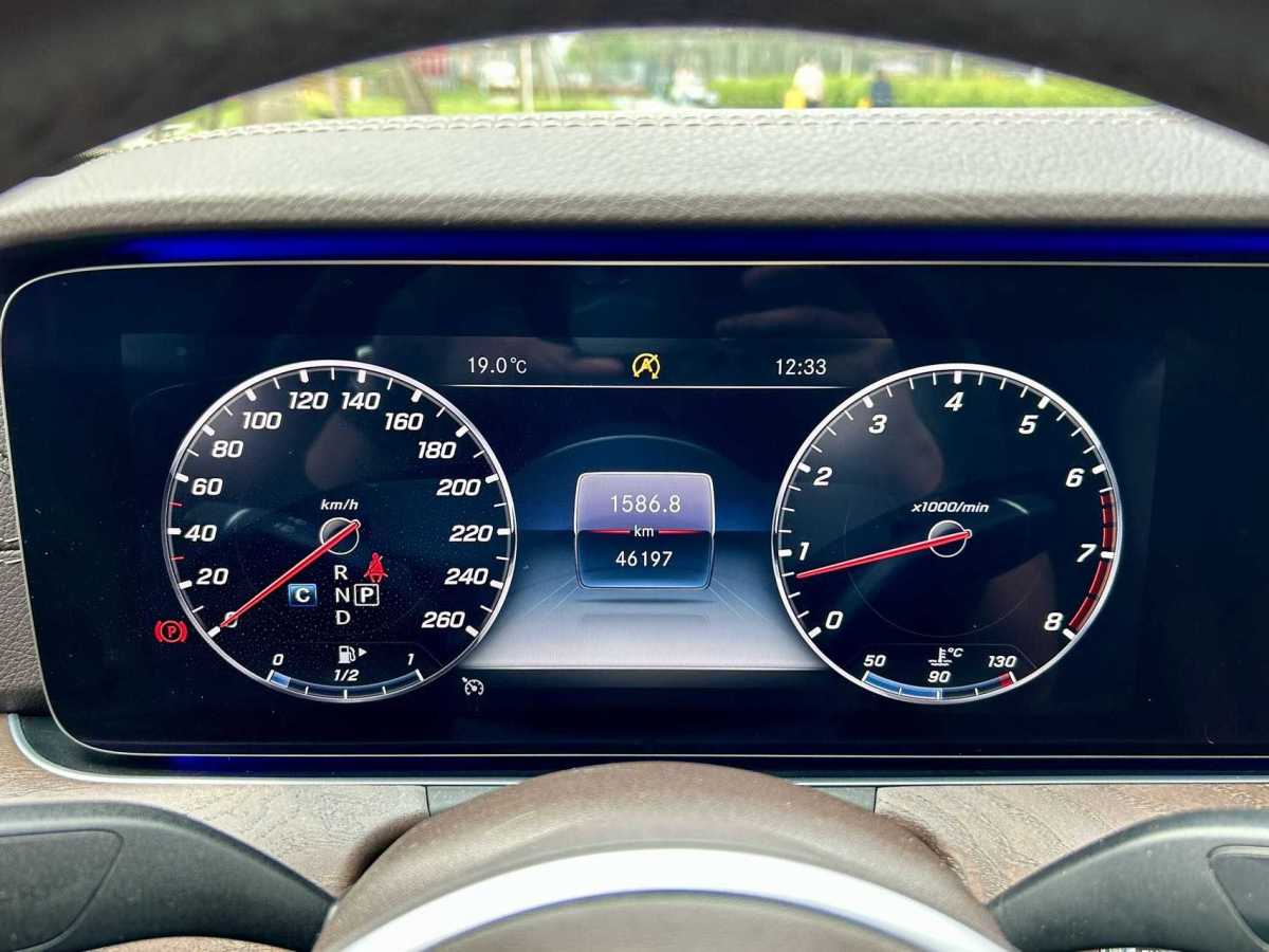 2019年4月奔驰 奔驰E级  2019款 改款 E 300 L 运动时尚型