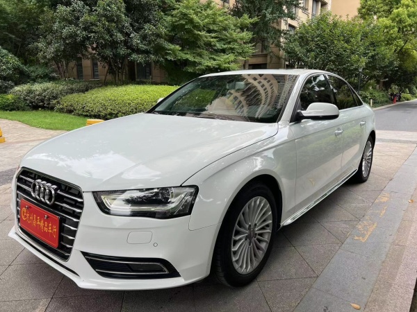 奥迪 奥迪A4L  2016款 35 TFSI 典藏版 自动标准型