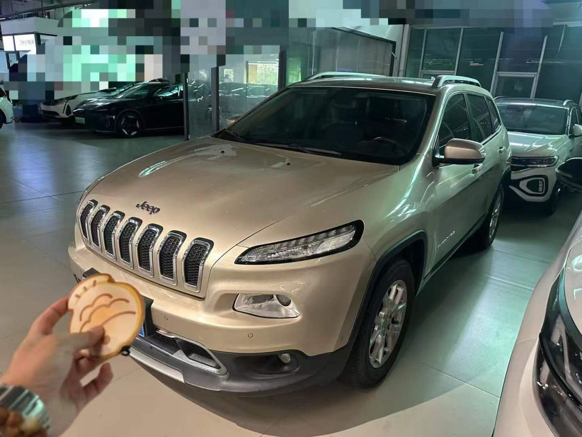 Jeep 自由光  2016款 2.0L 優(yōu)越版圖片