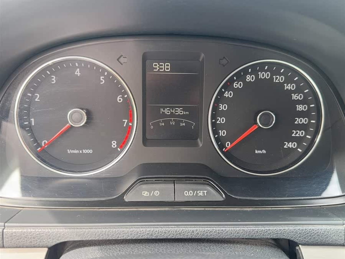 大眾 朗逸  2013款 改款經典 1.6L 手動舒適版圖片