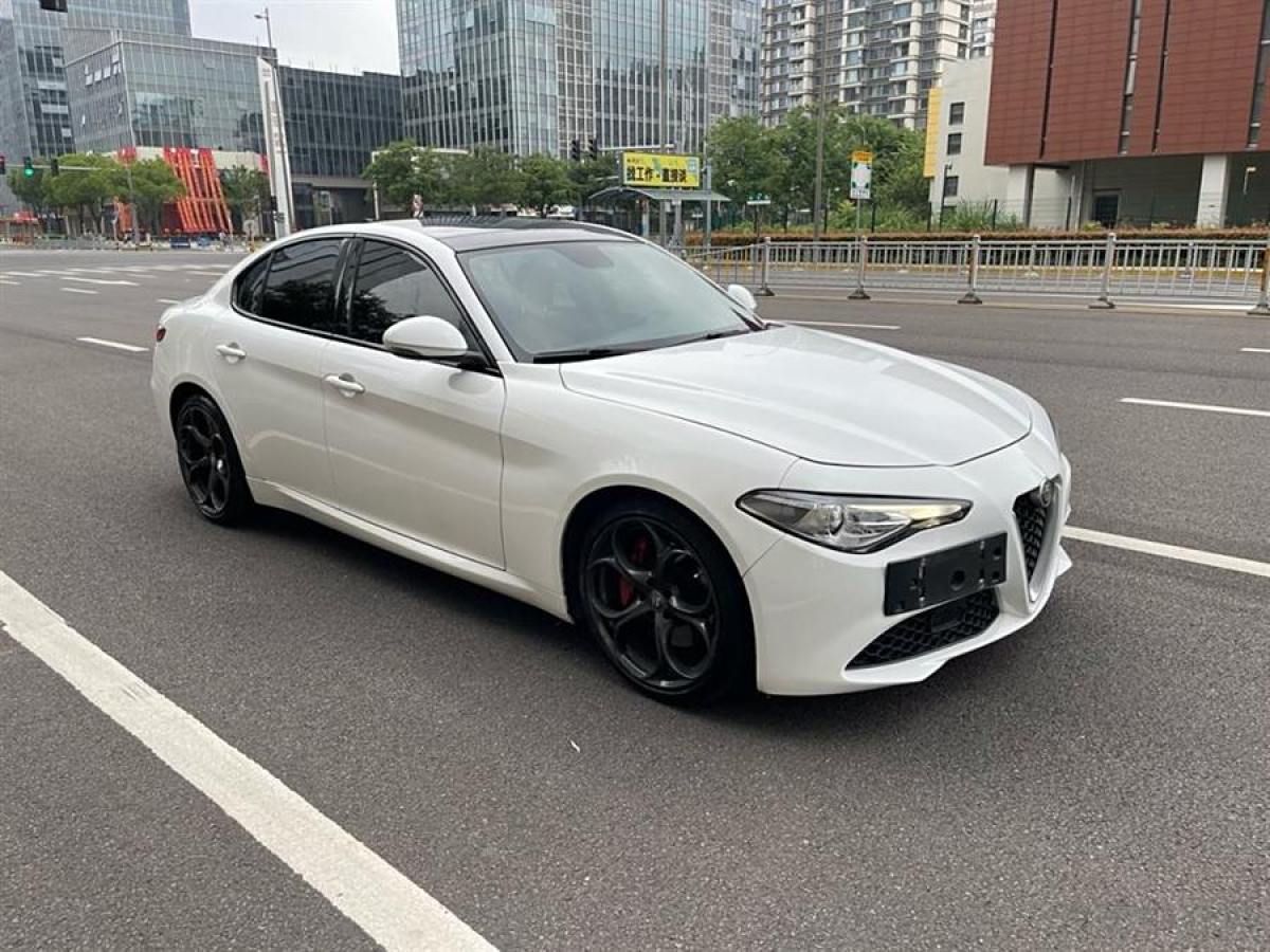 阿尔法·罗密欧 Giulia  2017款 2.0T 280HP 豪华版图片