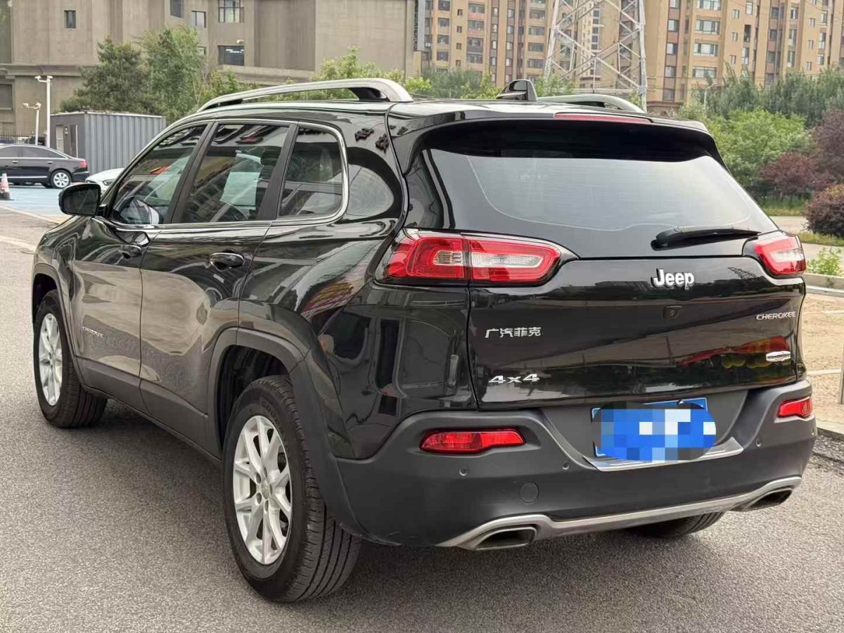 Jeep 自由光  2016款 2.0L 優(yōu)越版圖片