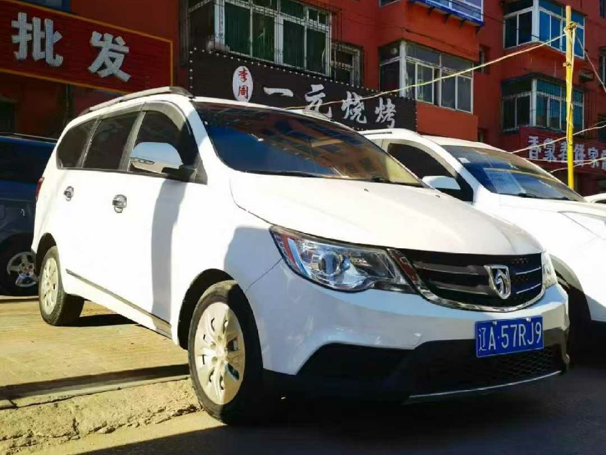 寶駿 730  2016款 1.5 標(biāo)準(zhǔn)型7-8座圖片