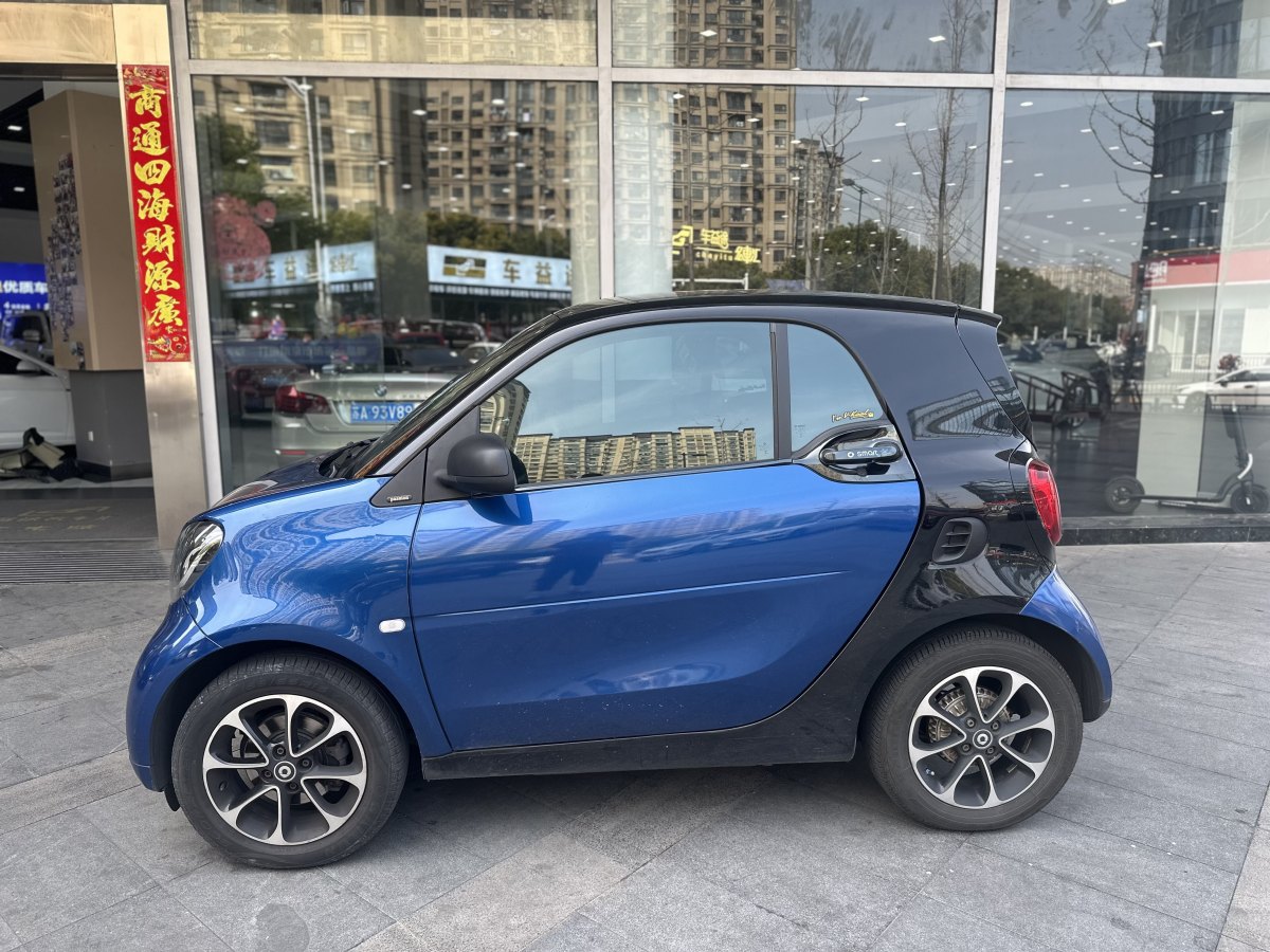 smart fortwo  2017款 1.0L 52千瓦魅藍(lán)特別版圖片