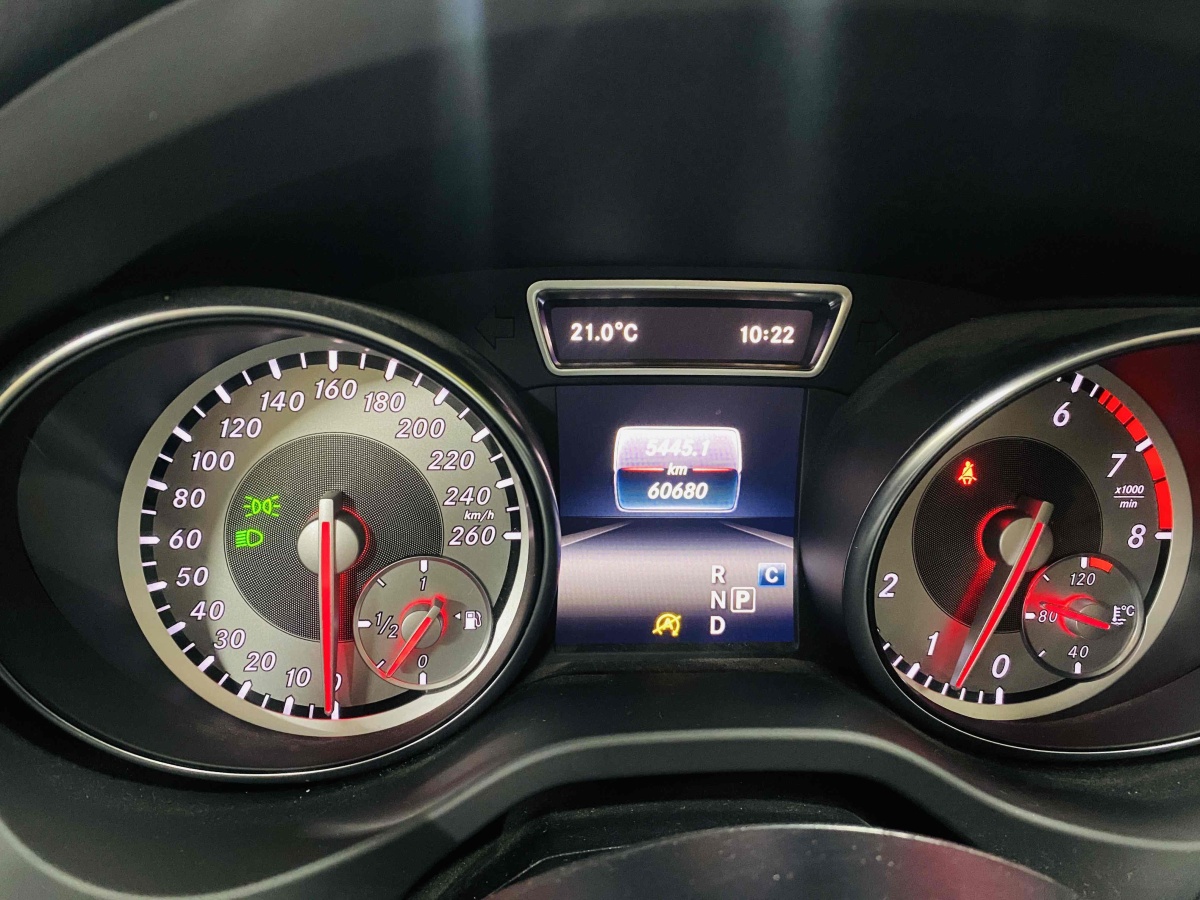 2017年5月奔驰 奔驰GLA  2016款 GLA 200 动感型