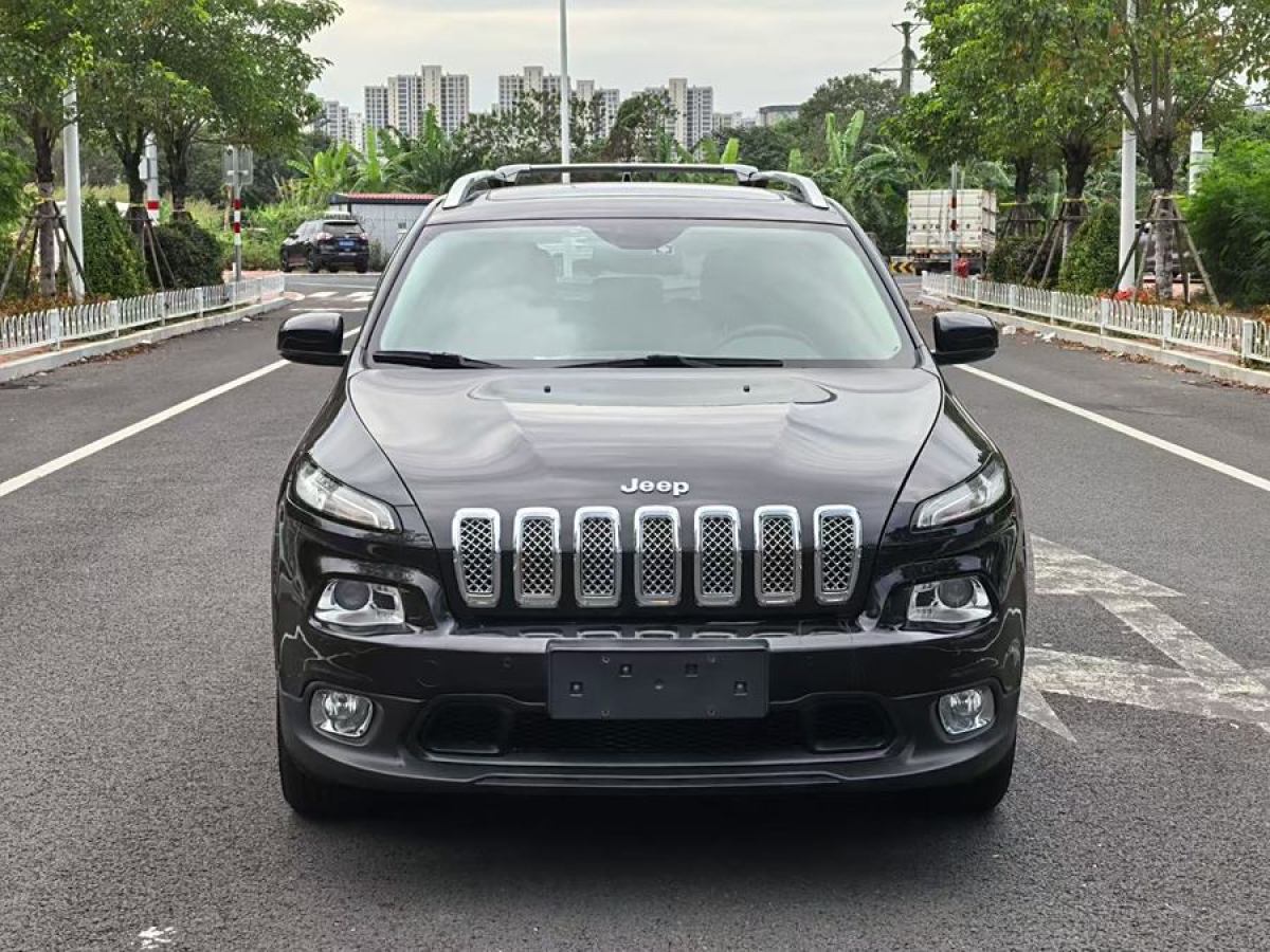 Jeep 自由光  2016款 2.0L 優(yōu)越版圖片