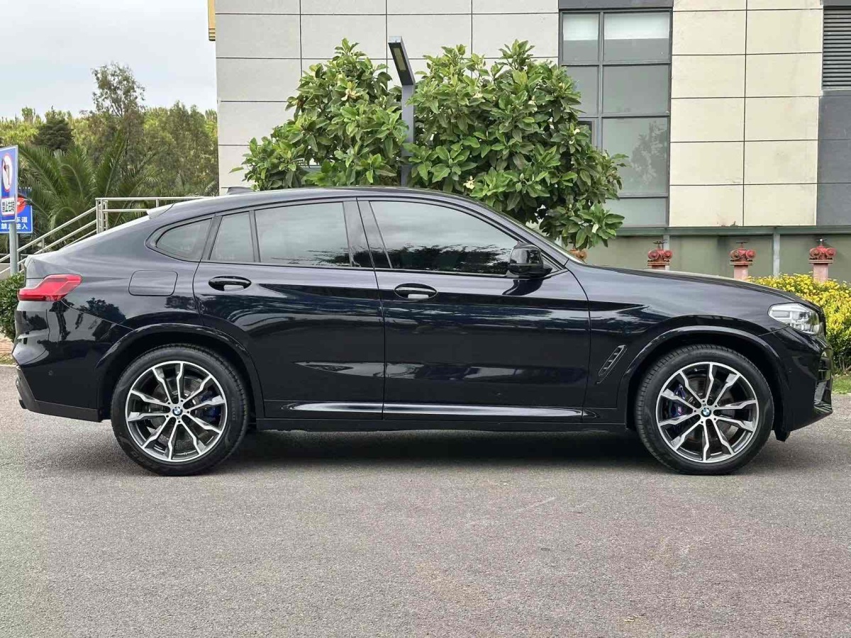 寶馬 寶馬X4  2021款 xDrive 30i M運(yùn)動(dòng)曜夜套裝圖片