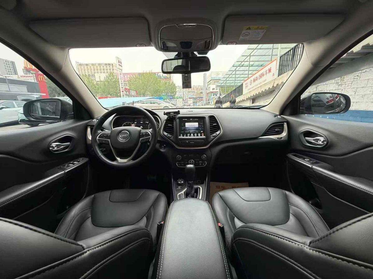 Jeep 自由光  2016款 2.0L 優(yōu)越版圖片