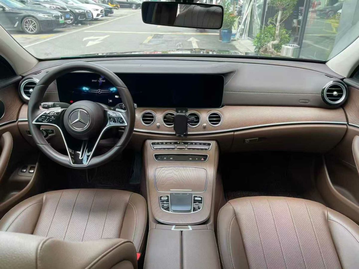 奔馳 奔馳E級(jí)新能源  2022款 E 350 e L 插電式混合動(dòng)力轎車(chē)圖片