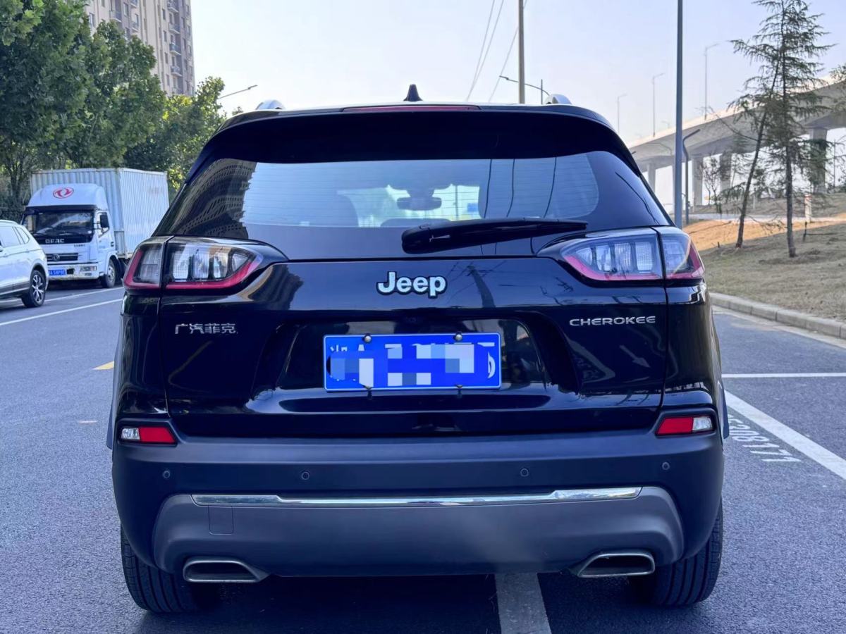 Jeep 自由光  2020款 2.0T 兩驅(qū)領(lǐng)先版圖片