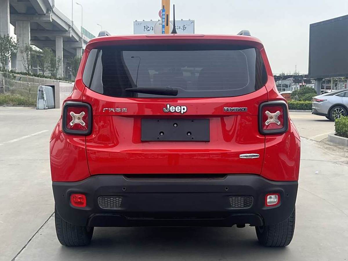 2019年2月Jeep 自由俠  2018款 互聯(lián)大屏版 180T 自動高能版