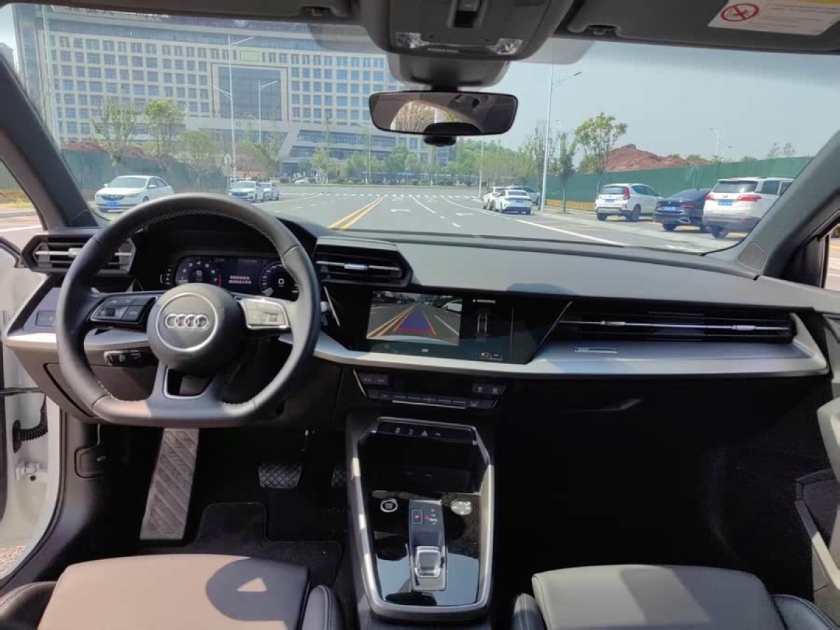 奧迪 奧迪A3  2024款 A3L Limousine 35 TFSI 時(shí)尚運(yùn)動(dòng)型圖片