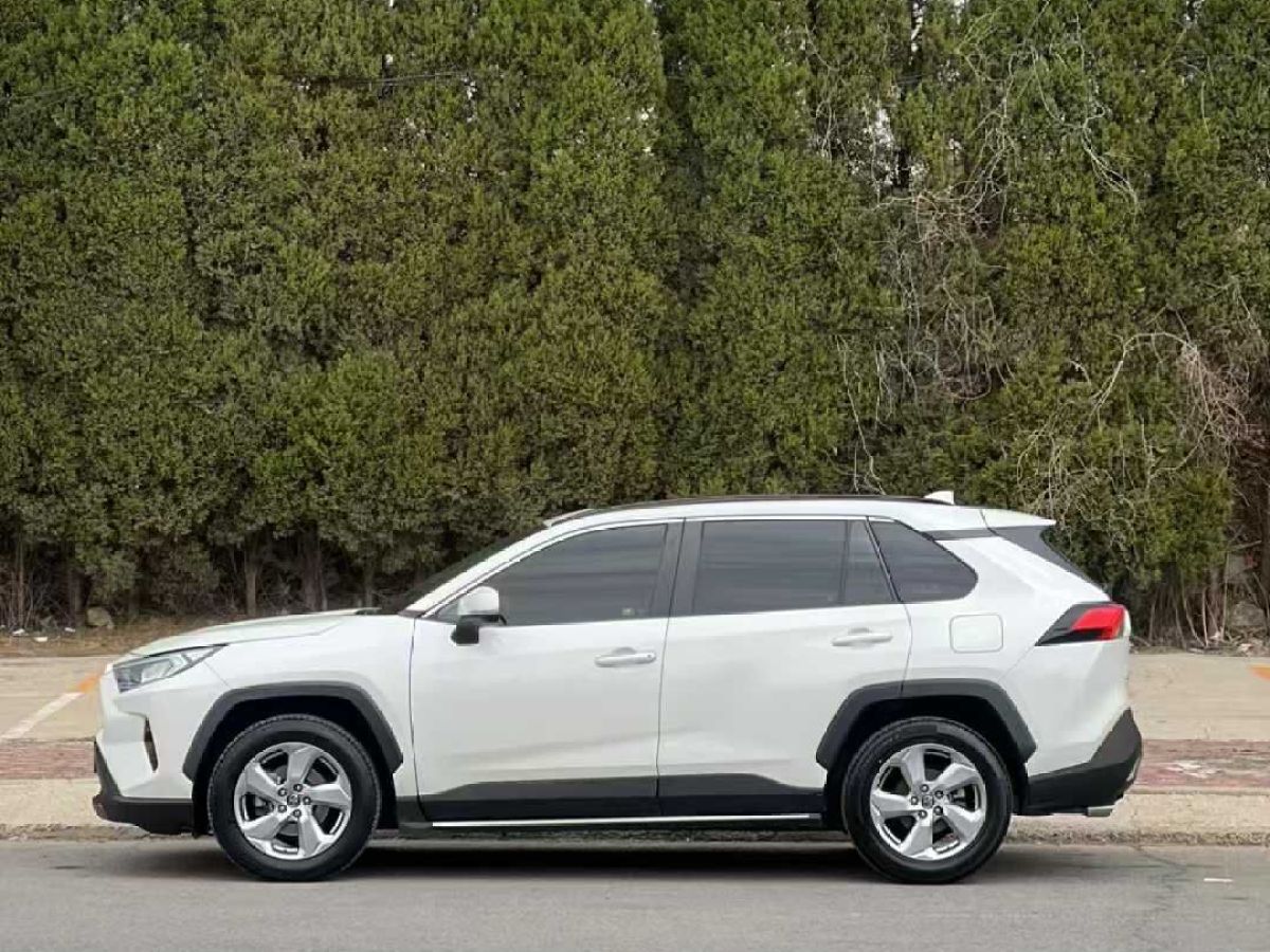 豐田 RAV4榮放  2023款 2.0L CVT兩驅(qū)20周年鉑金紀(jì)念版圖片