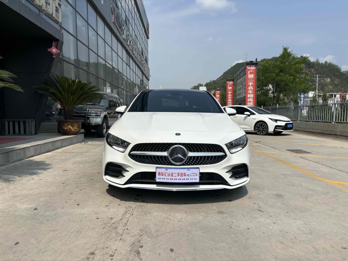 奔馳 奔馳A級  2019款  改款 A 180 L 運(yùn)動轎車圖片