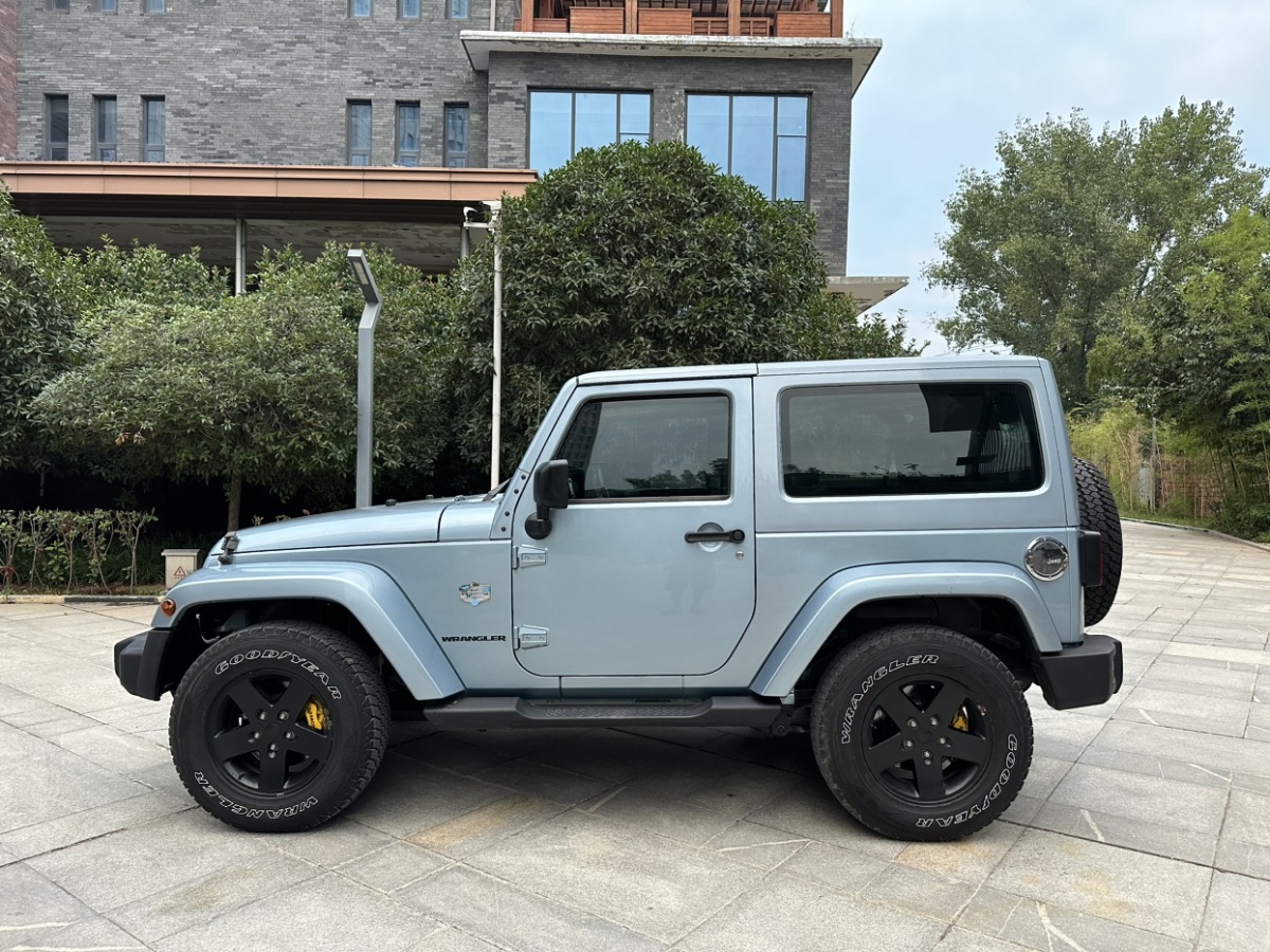 2012年09月Jeep 牧馬人  2012款 3.6L Sahara 極地版