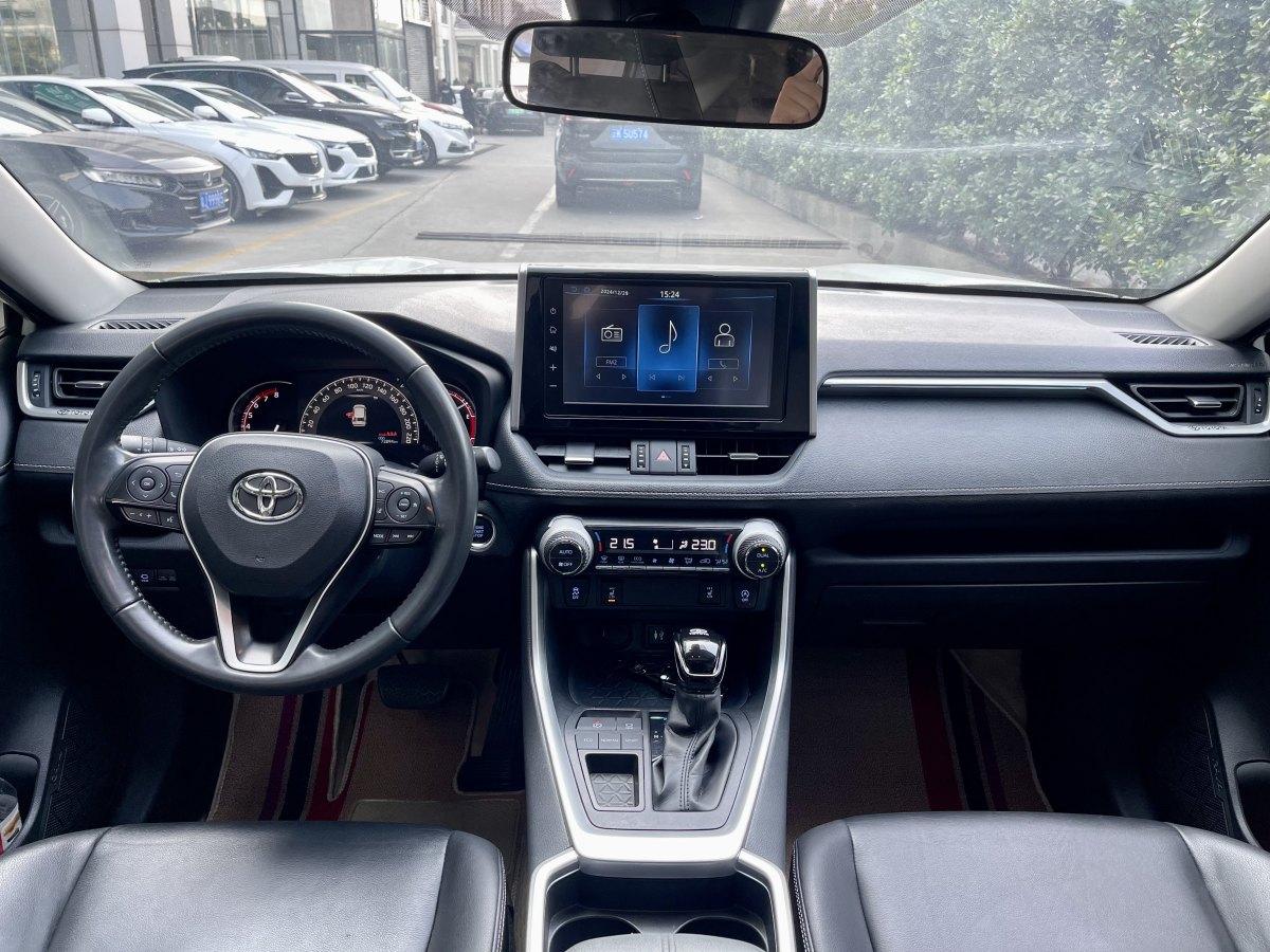 豐田 RAV4  2018款 榮放 2.0L CVT兩驅(qū)風(fēng)尚版圖片