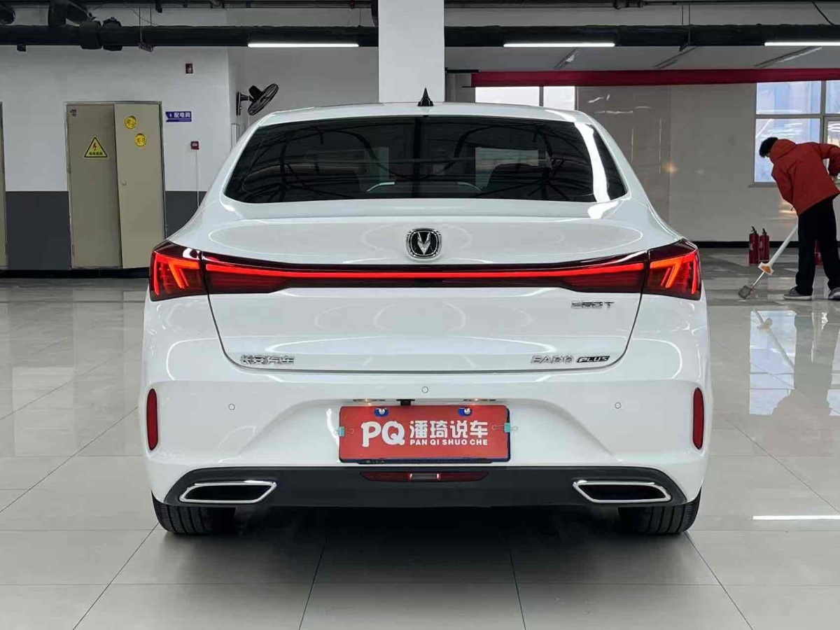 長(zhǎng)安 逸動(dòng)  2022款 PLUS 藍(lán)鯨NE 1.4T GDI DCT旗艦版圖片