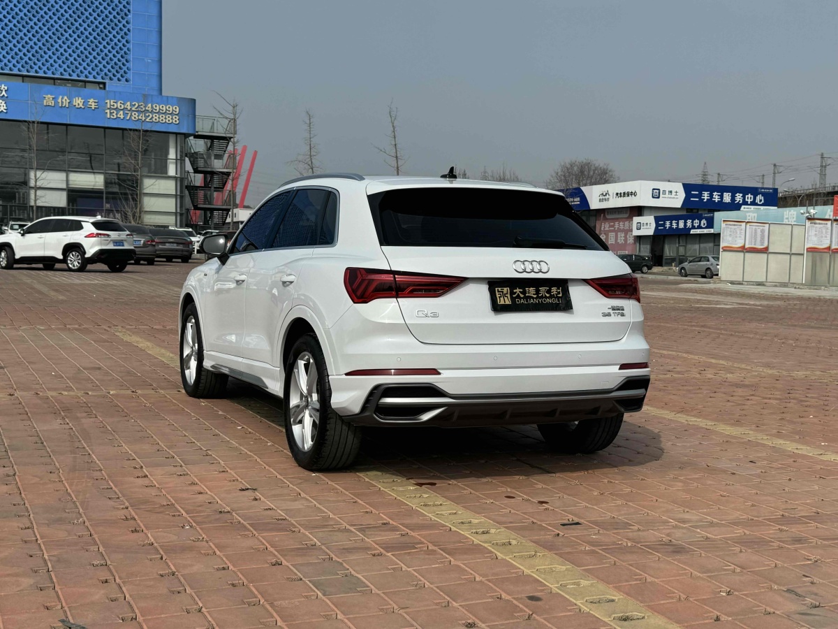 奧迪 奧迪Q3  2024款 35 TFSI 進(jìn)取動(dòng)感型圖片