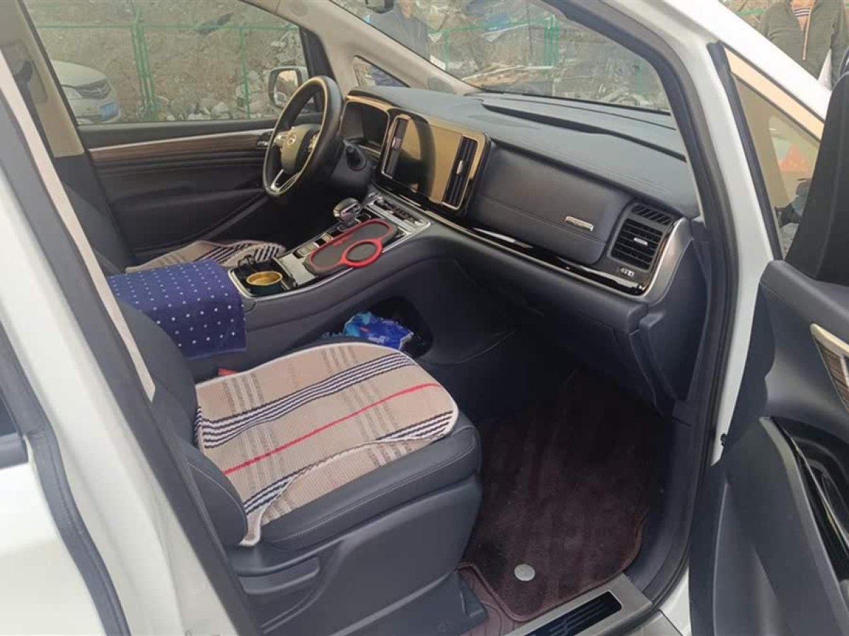 廣汽傳祺 M8  2021款 領(lǐng)秀系列 390T 尊貴版圖片
